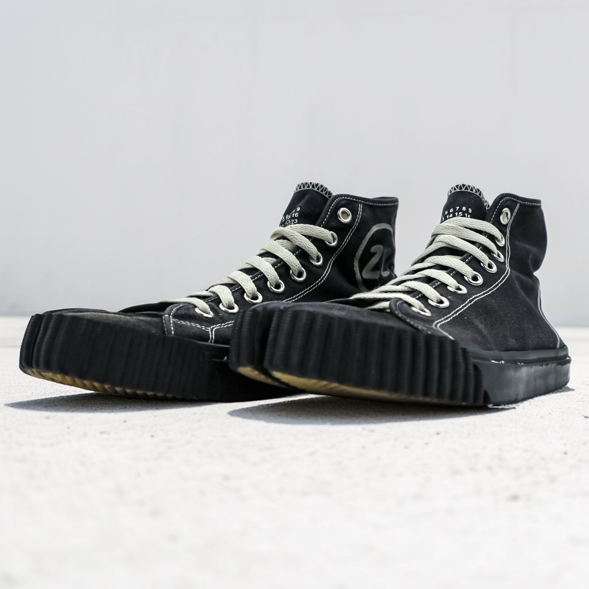 Maison Margiela Tabi Canvas High-Top Sneakers 26cm Black 22 S37WS0577