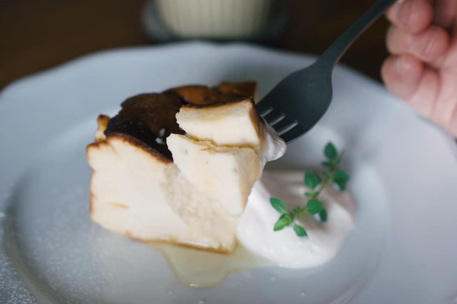 Plain Basque Cheesecake - Size 4 (1 whole cake)