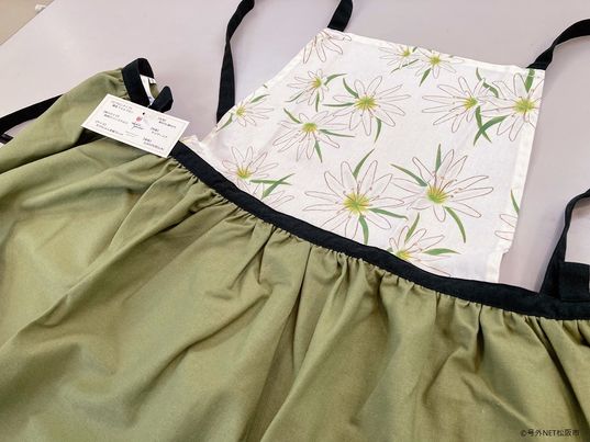 [Michelle Machoto]  ミッシェルマコット イワツメクサ柄 ロング ワイド ギャザー エプロン D-0003