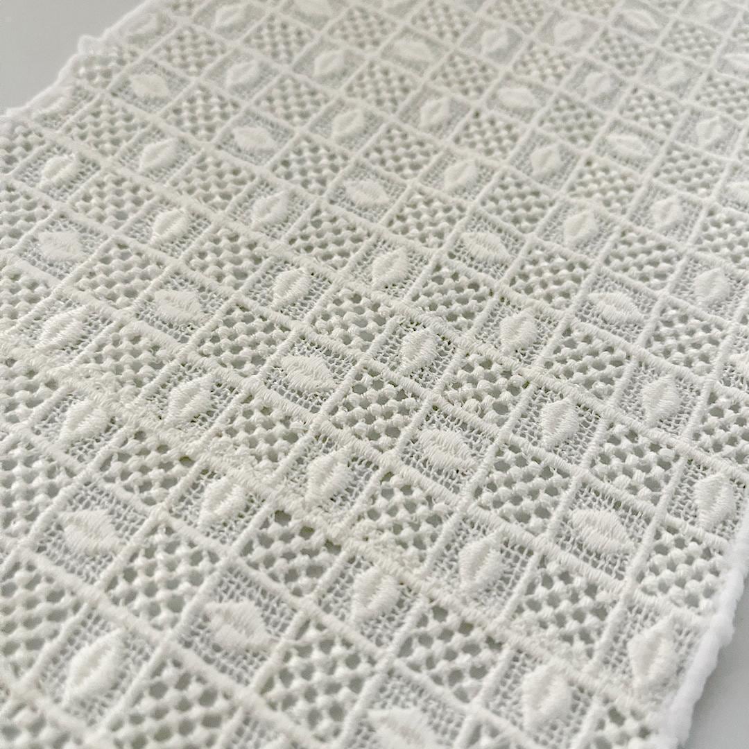 Collar: Diamond and Ichimatsu Lattice Off-White Cotton Lace Half-Collar, Retro Classic
