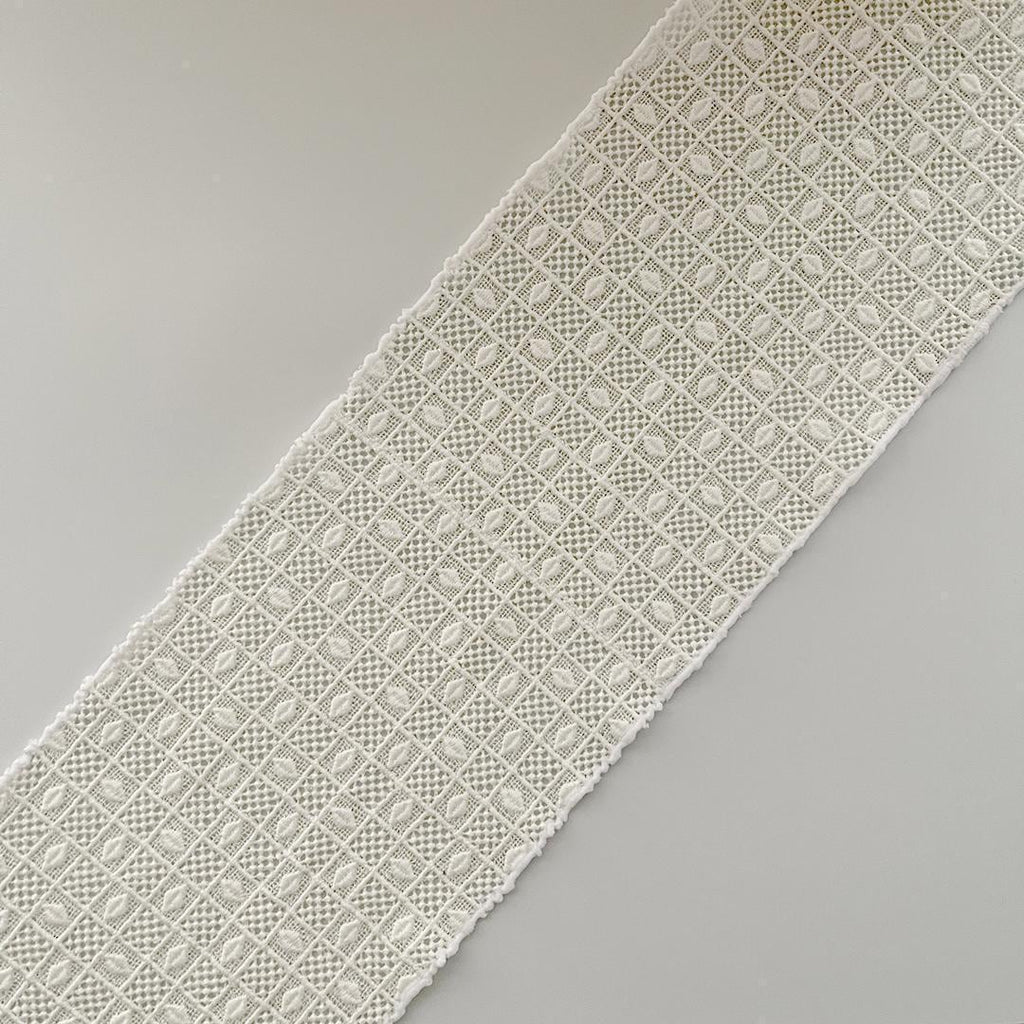 Collar: Diamond and Ichimatsu Lattice Off-White Cotton Lace Half-Collar, Retro Classic