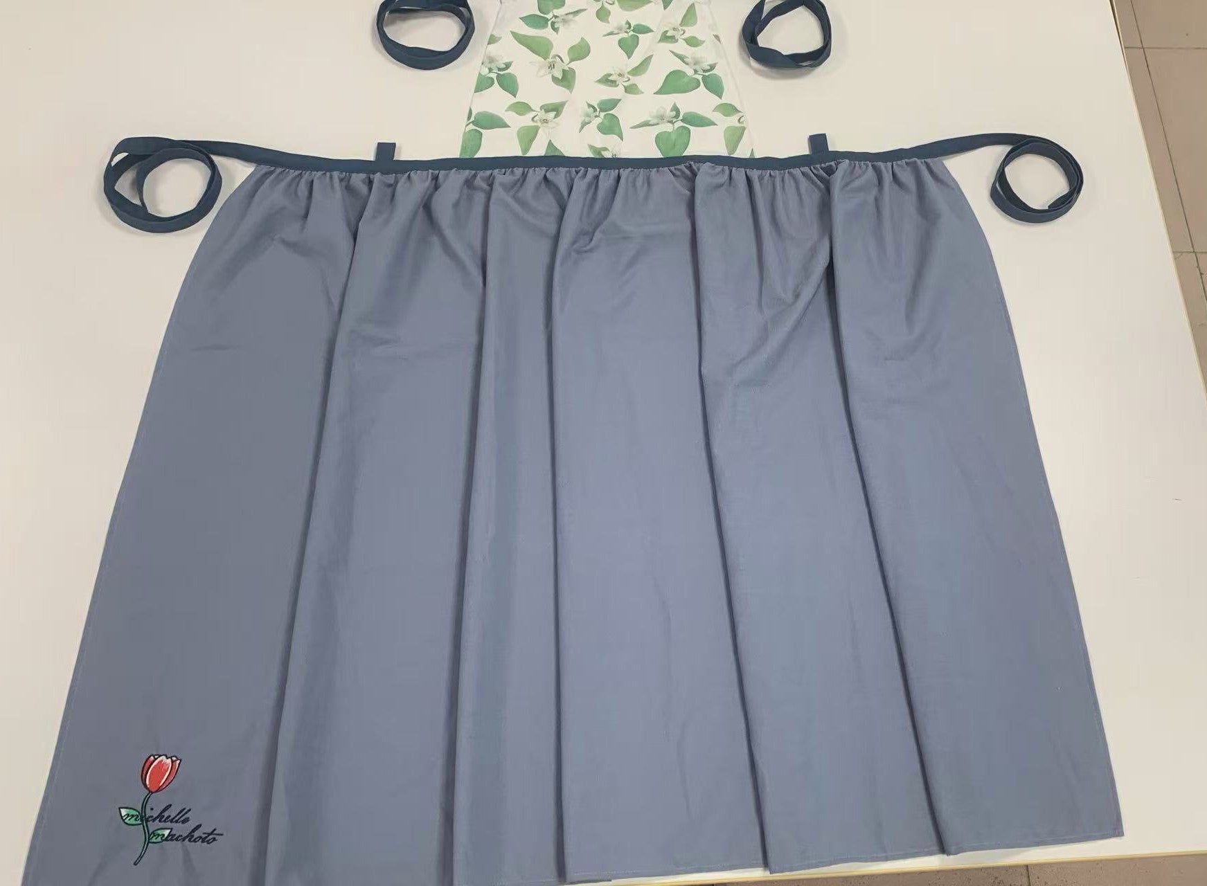 [Michelle Machoto] Michelle Machoto Chili Pepper Pattern Long Wide Gathered Apron D-0012