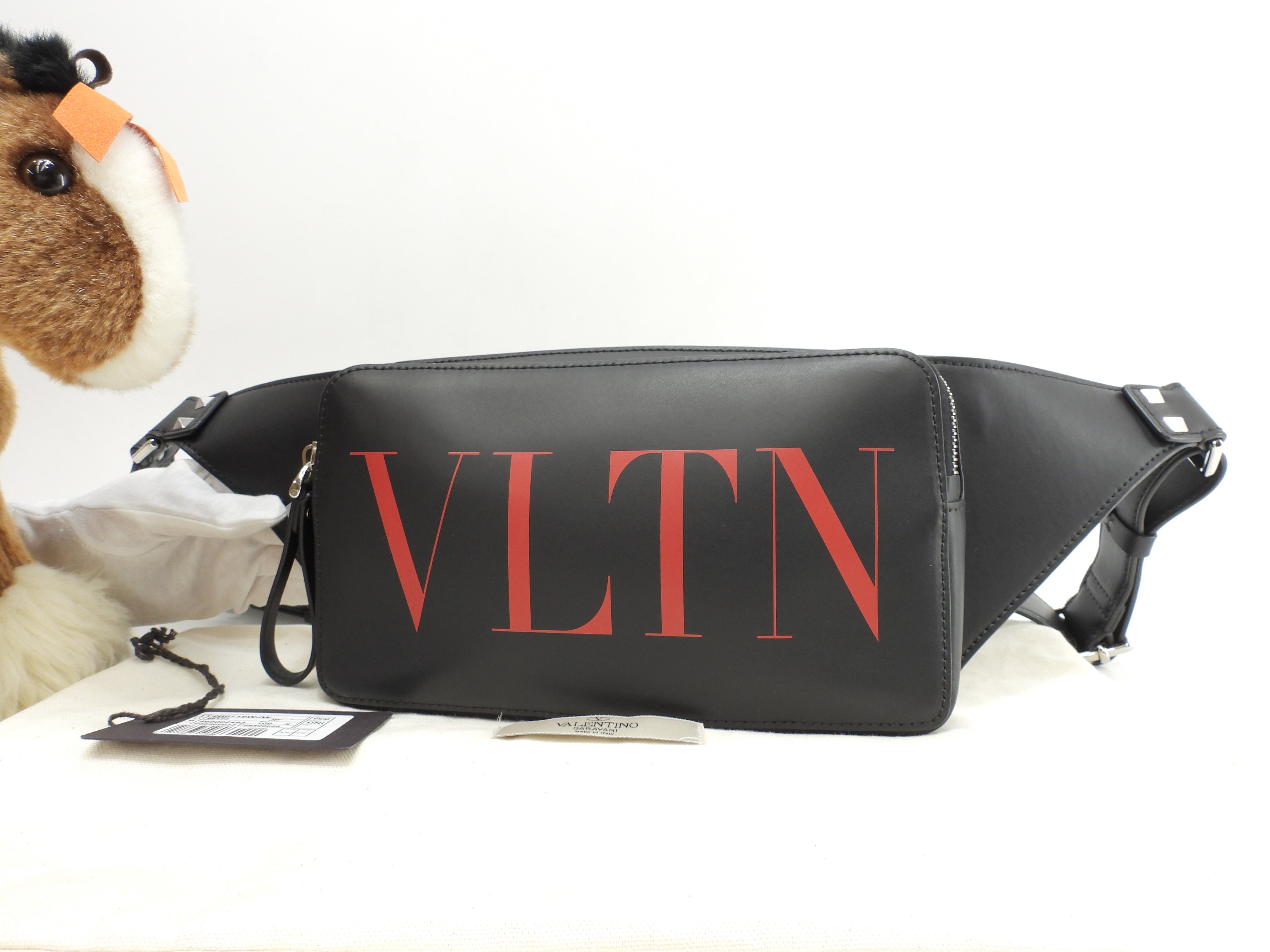 ヴァレンチノ ベルトバッグ VLTN レザー黒 赤ロゴ ボディバッグ バムバッグ 未使用@ 13