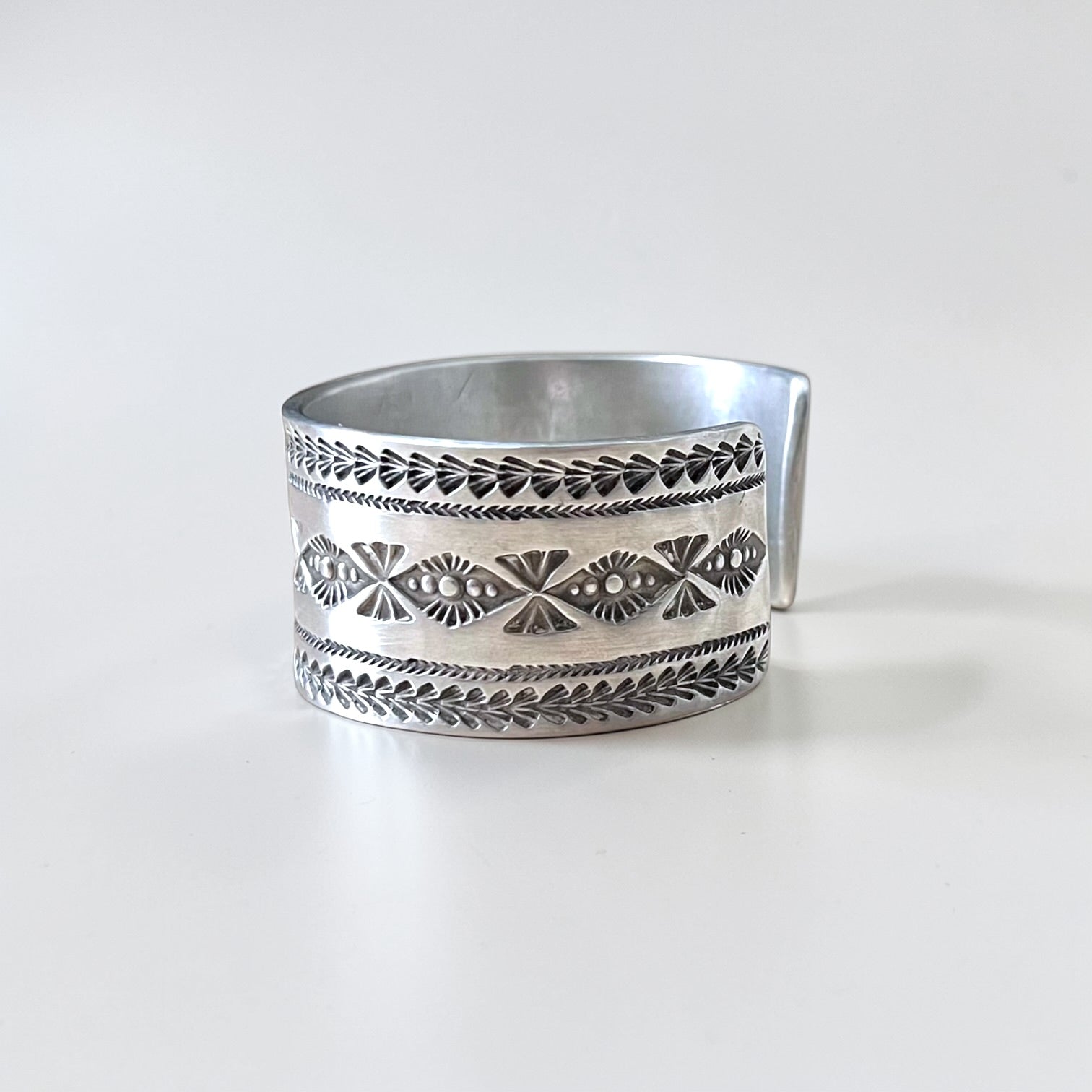Navajo Indian Jewelry ナバホ族 バングル ワイド カフ ブレスレット スタンプワーク インディアンジュエリー
