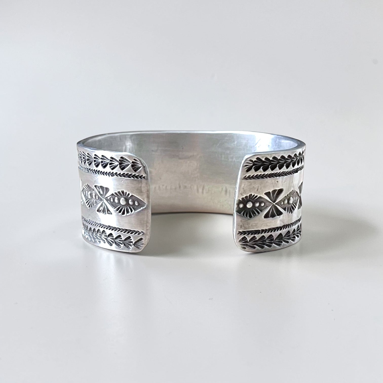 Navajo Indian Jewelry ナバホ族 バングル ワイド カフ ブレスレット スタンプワーク インディアンジュエリー