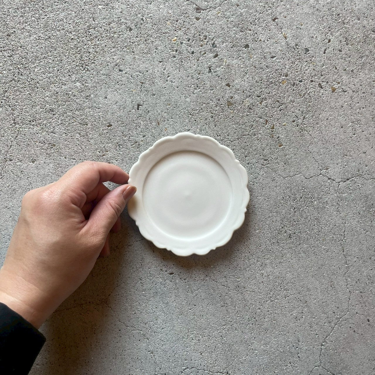 Bean plate, Relief saucer φ10, White [FK17]