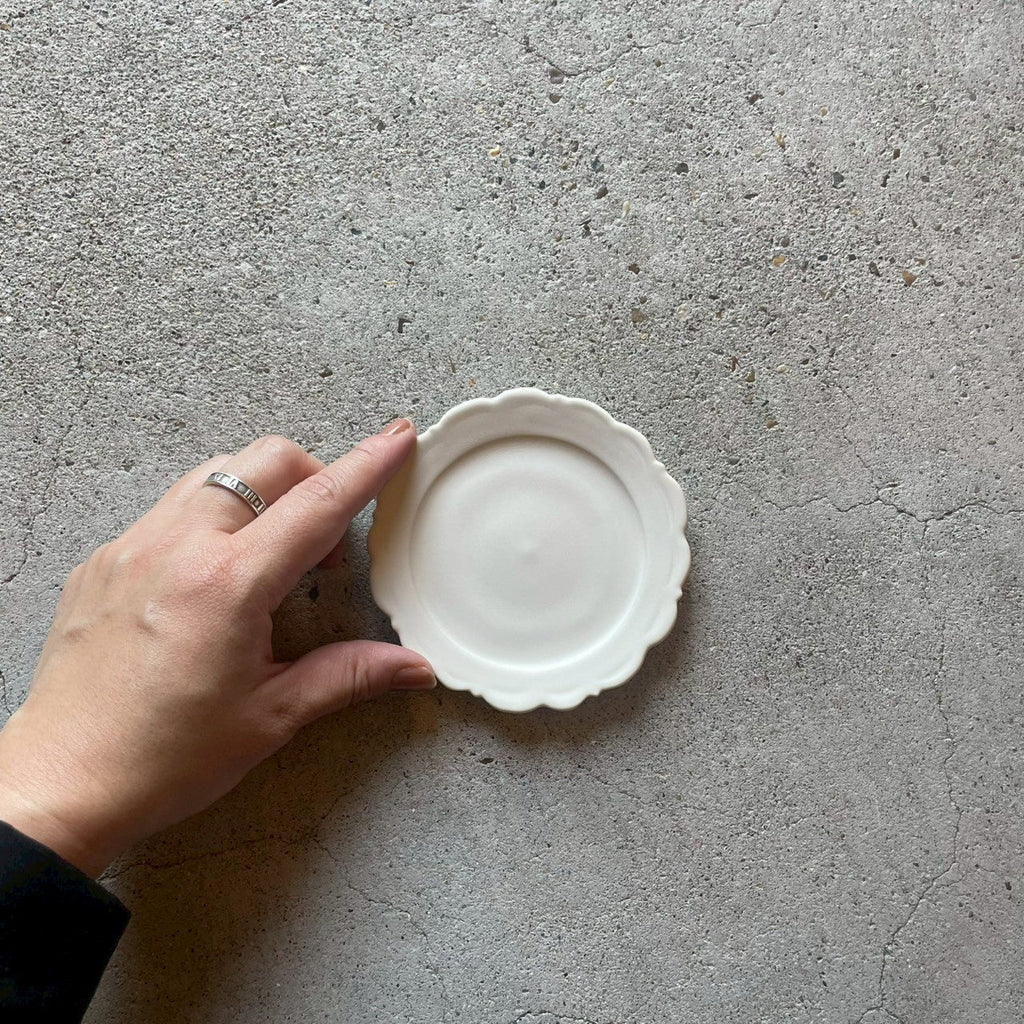Bean plate, Relief saucer φ10, White [FK17]