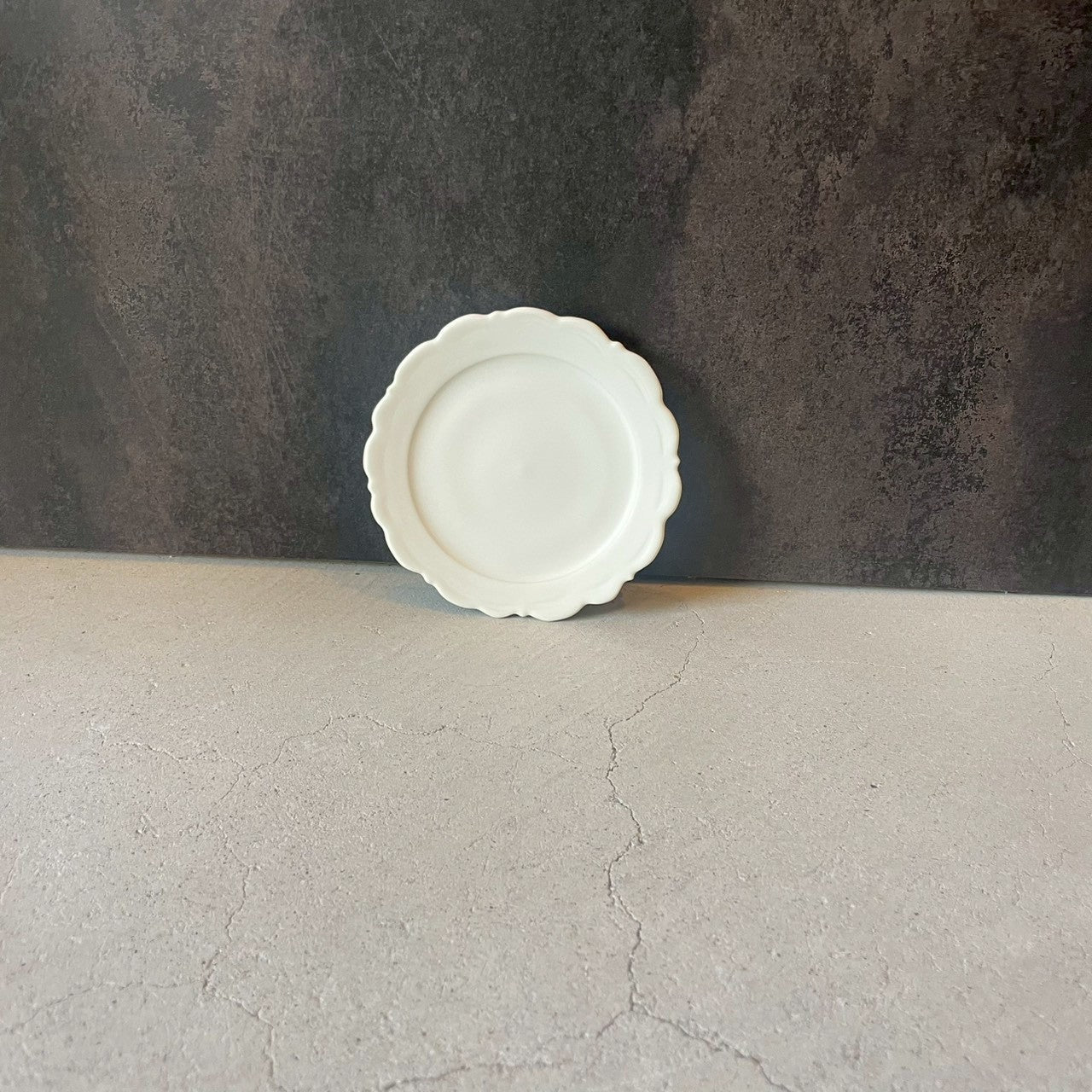Bean plate, Relief saucer φ10, White [FK17]