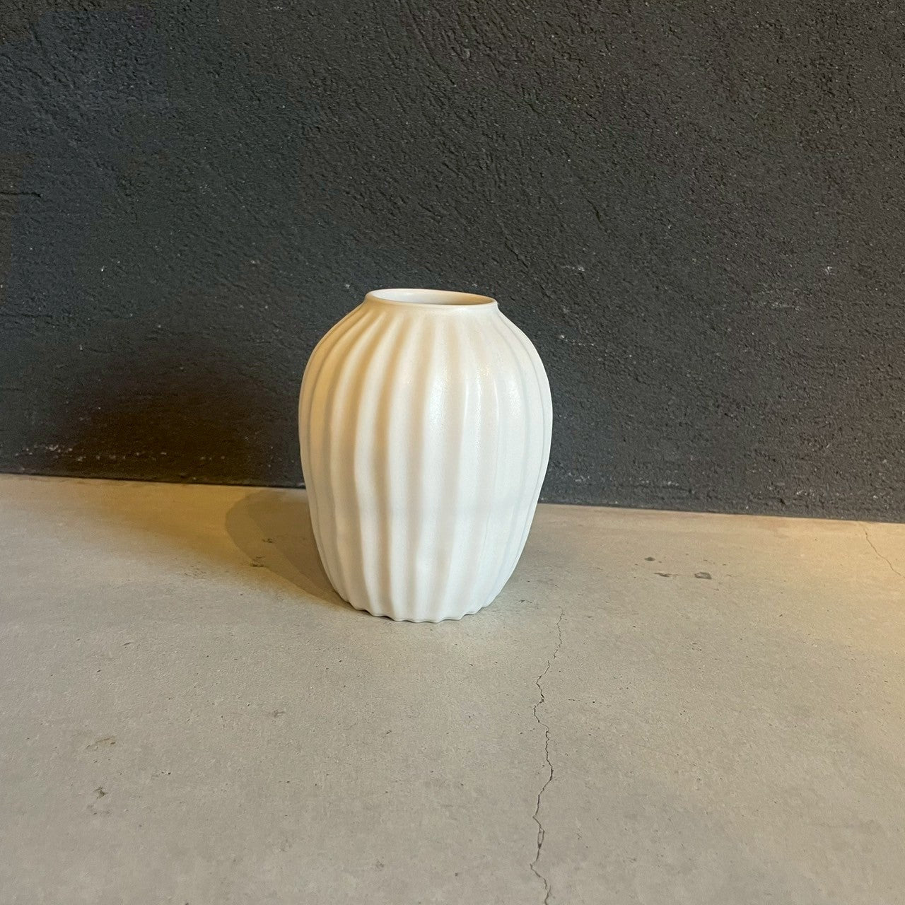 Vase B, White [FK34]