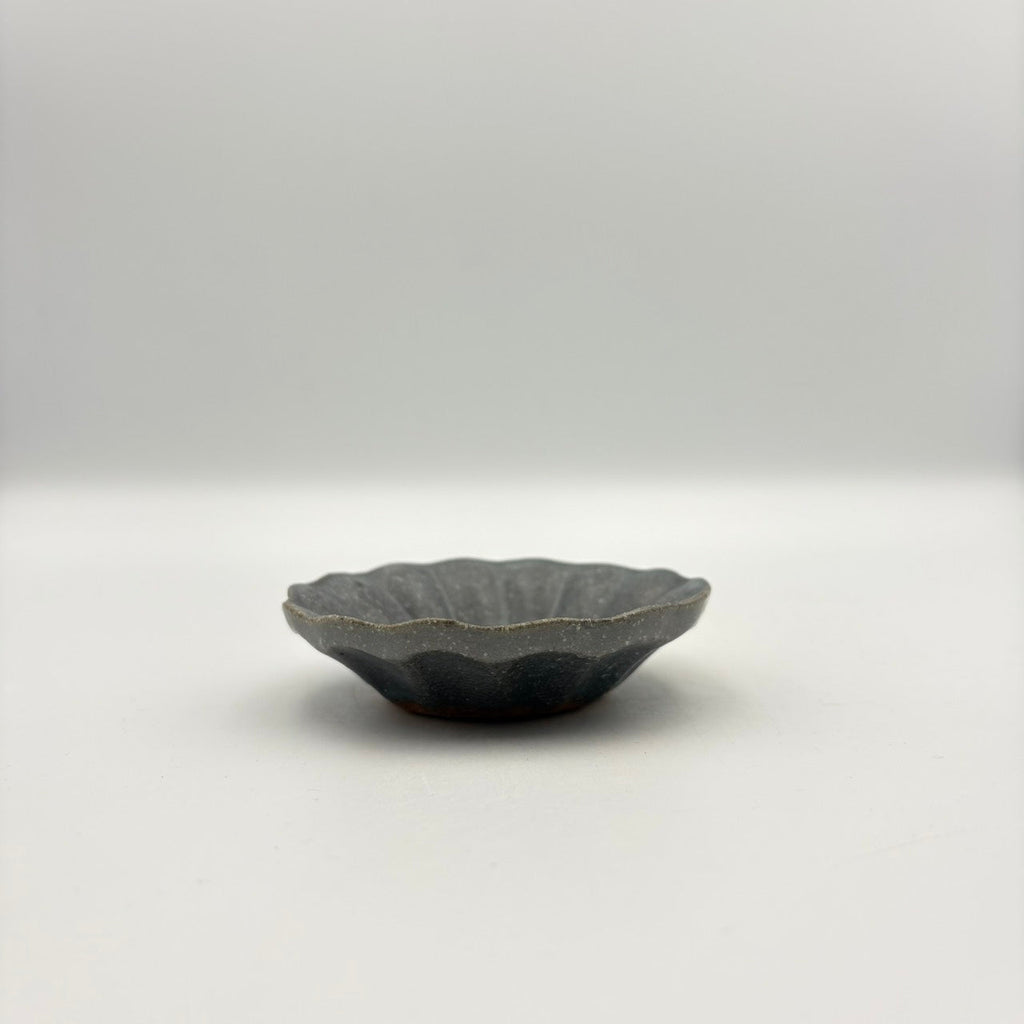 Petal-shaped Deep Plate - Small, Gray Glaze [Vintage 20]