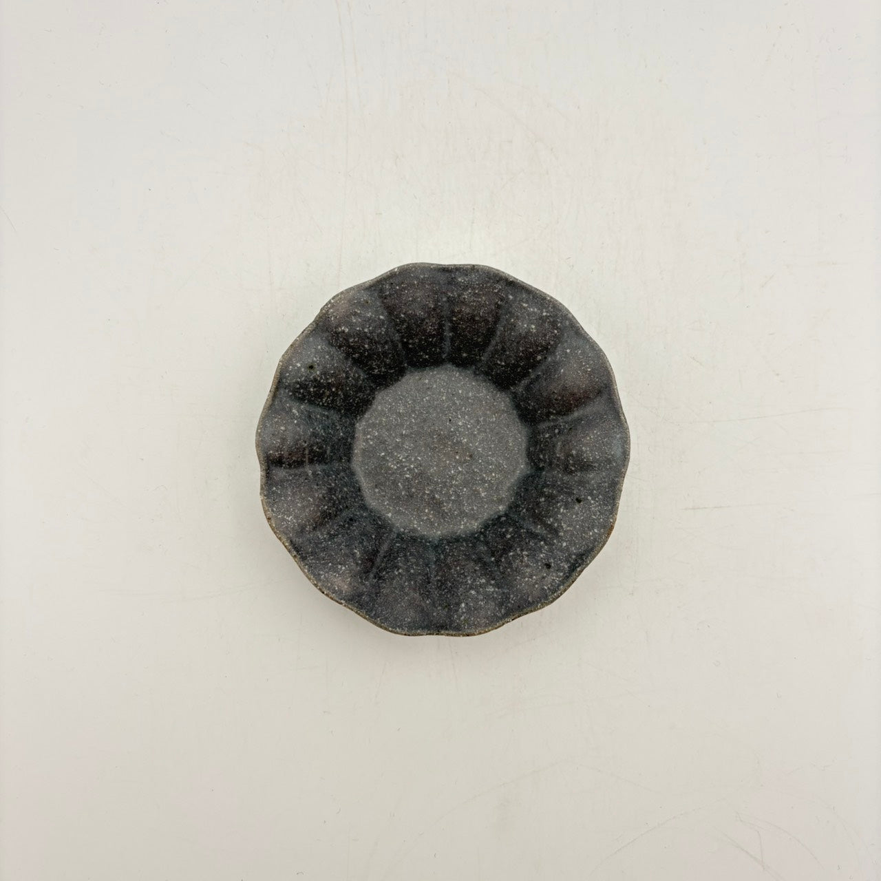 Petal-shaped Deep Plate - Small, Gray Glaze [Vintage 20]