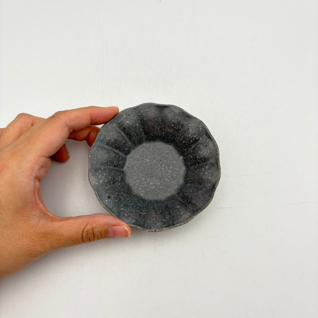Petal-shaped Deep Plate - Small, Gray Glaze [Vintage 20]