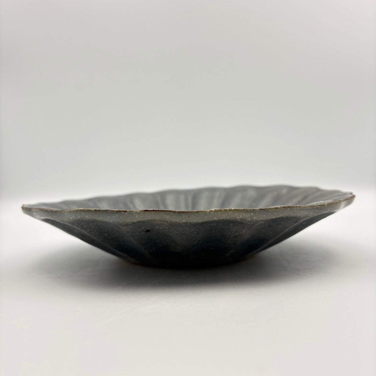 Rinka Deep Plate, Large, Gray Glaze [Vintage 27]