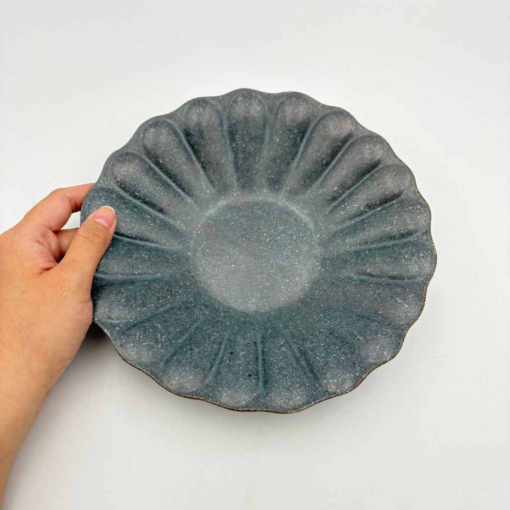 Rinka Deep Plate, Large, Gray Glaze [Vintage 27]