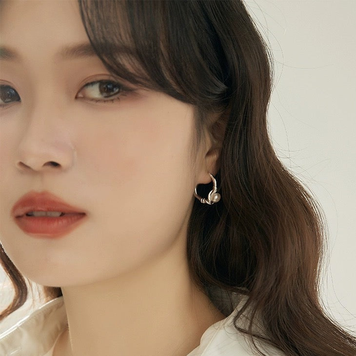 [LOEM] HOOP PEARL PIERCE (2 colors)