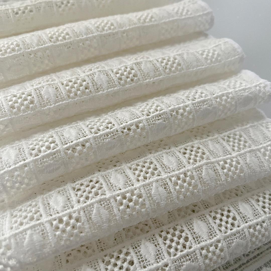 Collar: Diamond and Ichimatsu Lattice Off-White Cotton Lace Half-Collar, Retro Classic