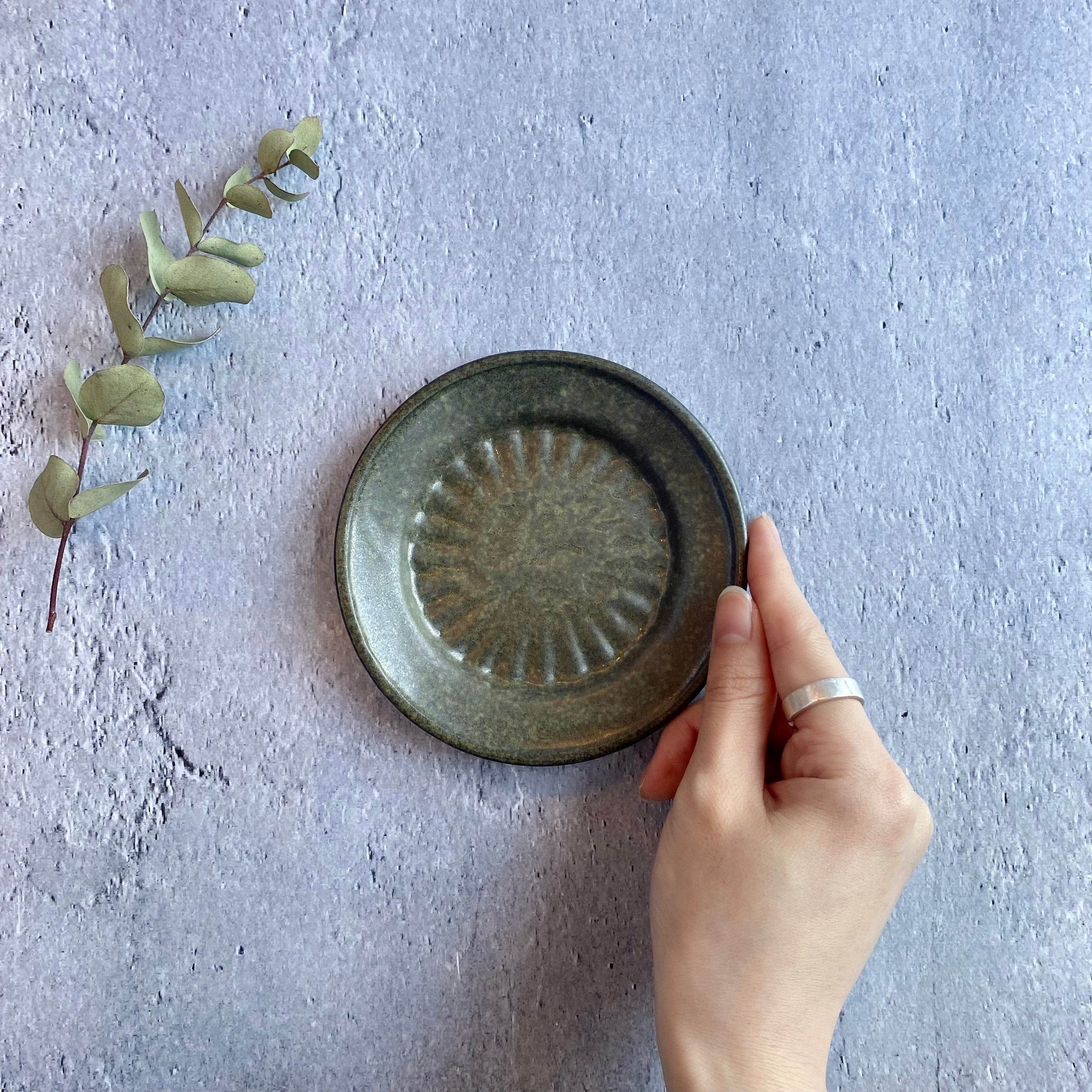 Writer Hitomatsu Touki Mountain Plate / Round / S / Olive [8]