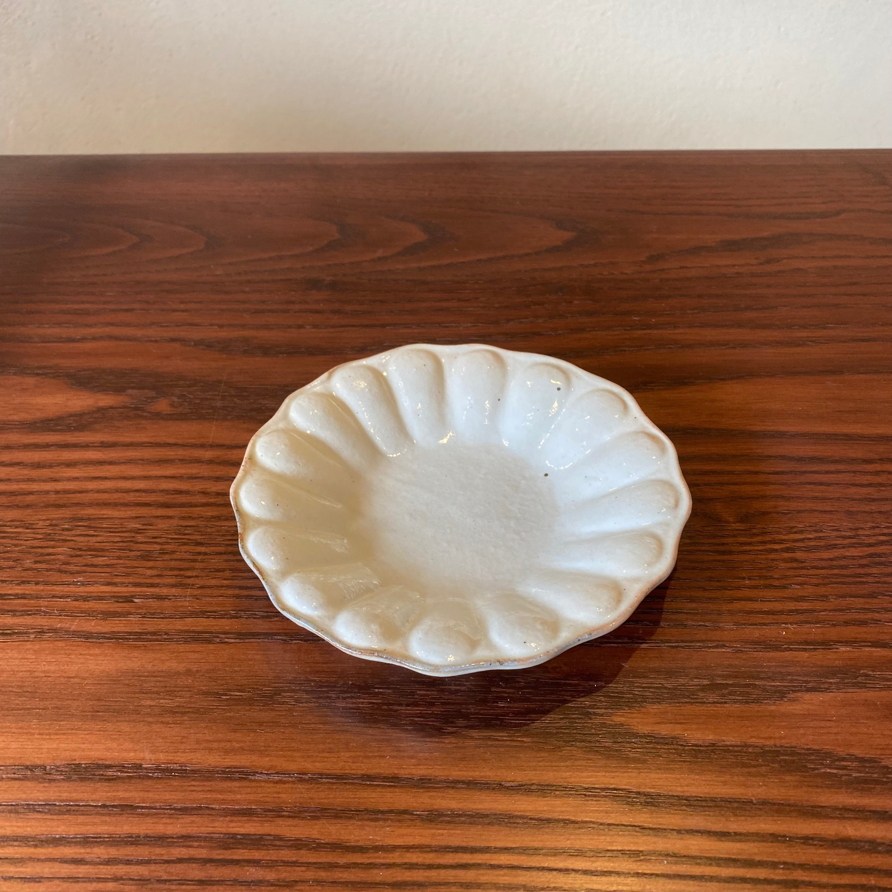 Petal-shaped Deep Plate, Small, Tetsuchiri | Furutani Pottery (Shigaraki Ware Ceramic) [Fu51]