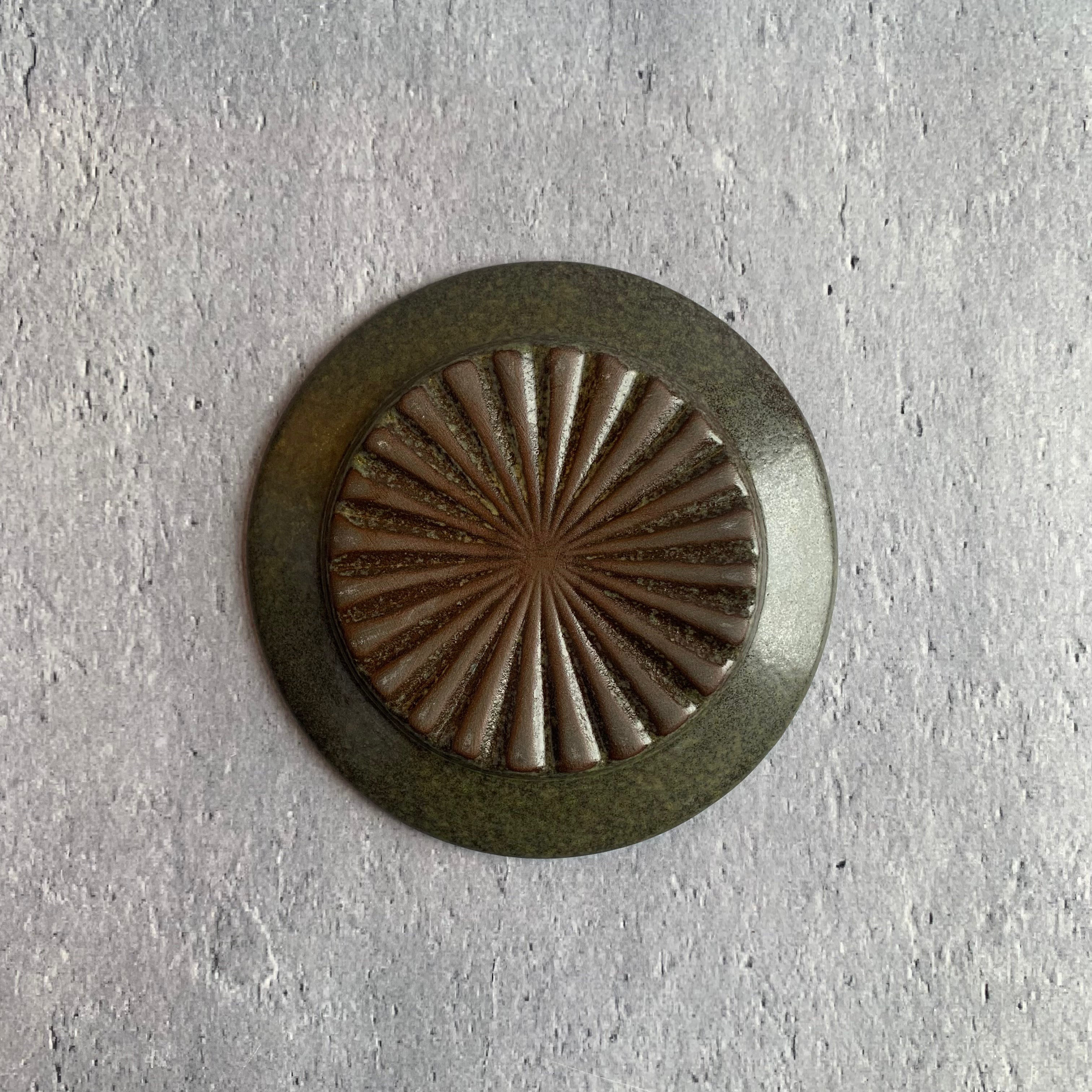 Writer Hitomatsu Touki Mountain Plate / Round / S / Olive [8]