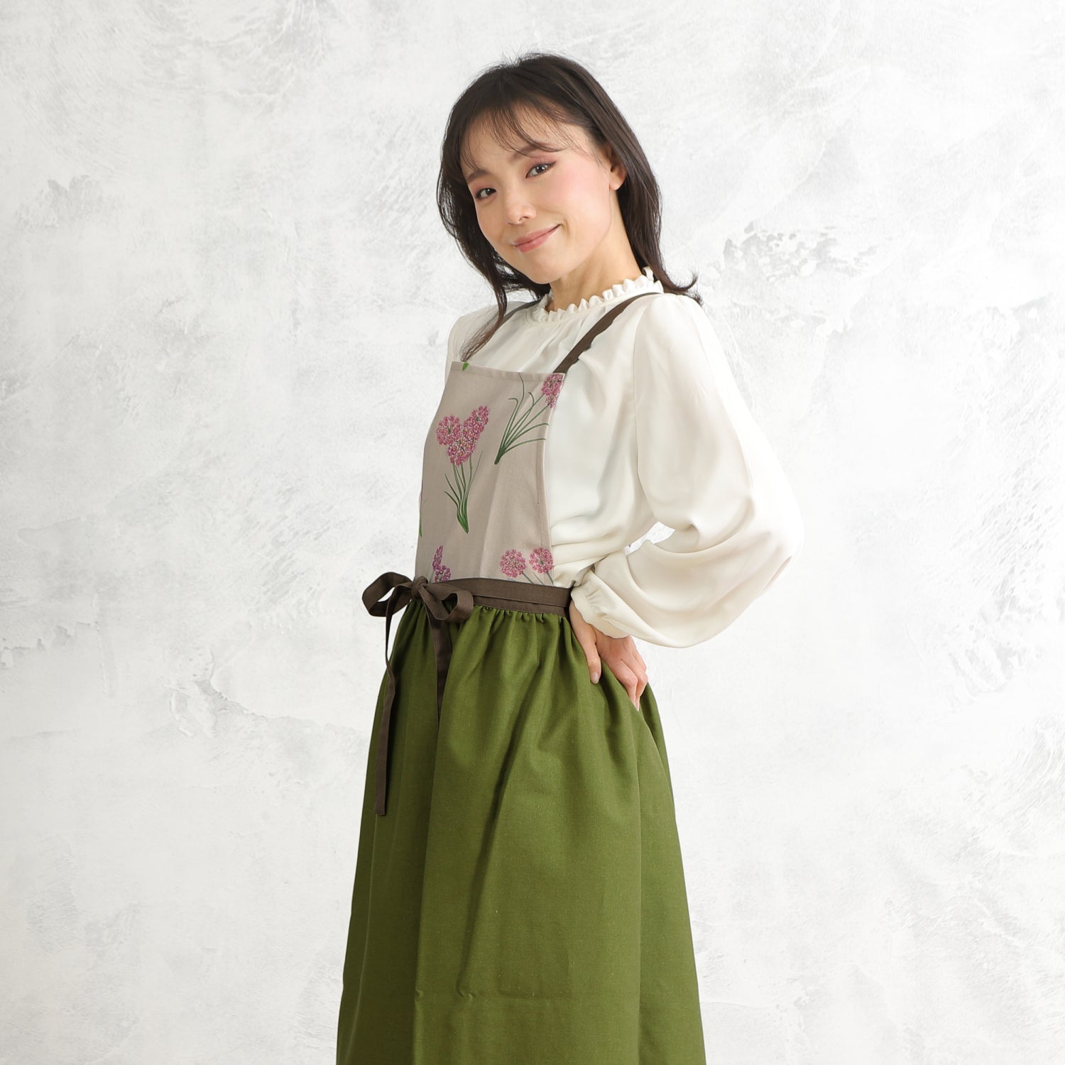 [Michelle Machoto] Michelle Machot Horseradish Pattern Long Wide Gather Apron D-0009