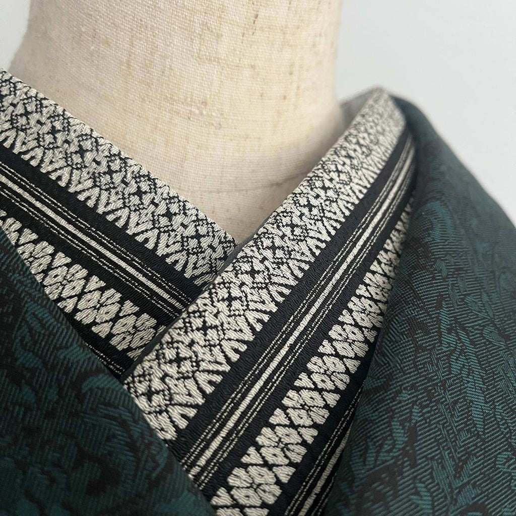Half-collar, chirimen, crisp Kenjo, black, vertical Hakata-ori pattern, half-collar, chirimen, white, black