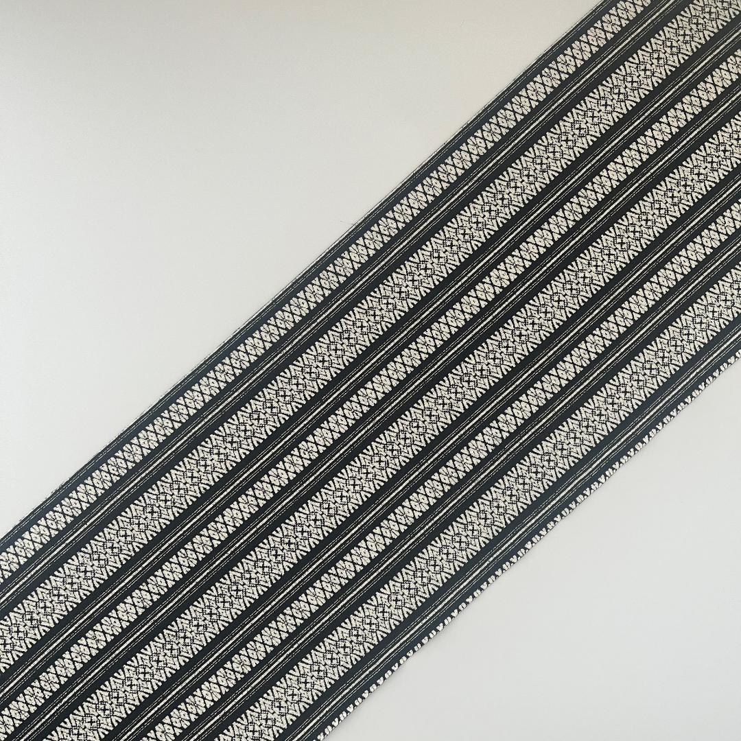 Half-collar, chirimen, crisp Kenjo, black, vertical Hakata-ori pattern, half-collar, chirimen, white, black