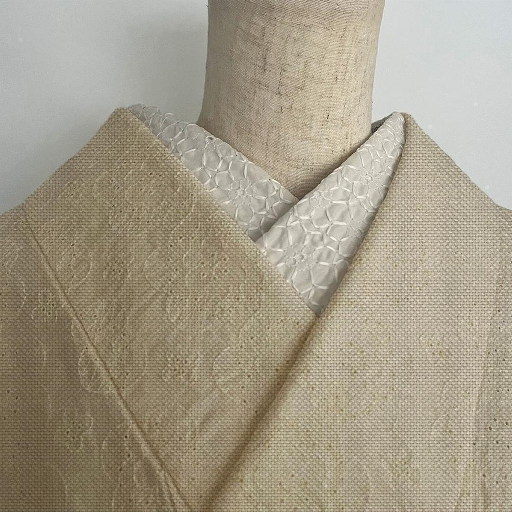 Haneri: Flower-embroidered cotton lace, greige. Washable cotton lace, natural.