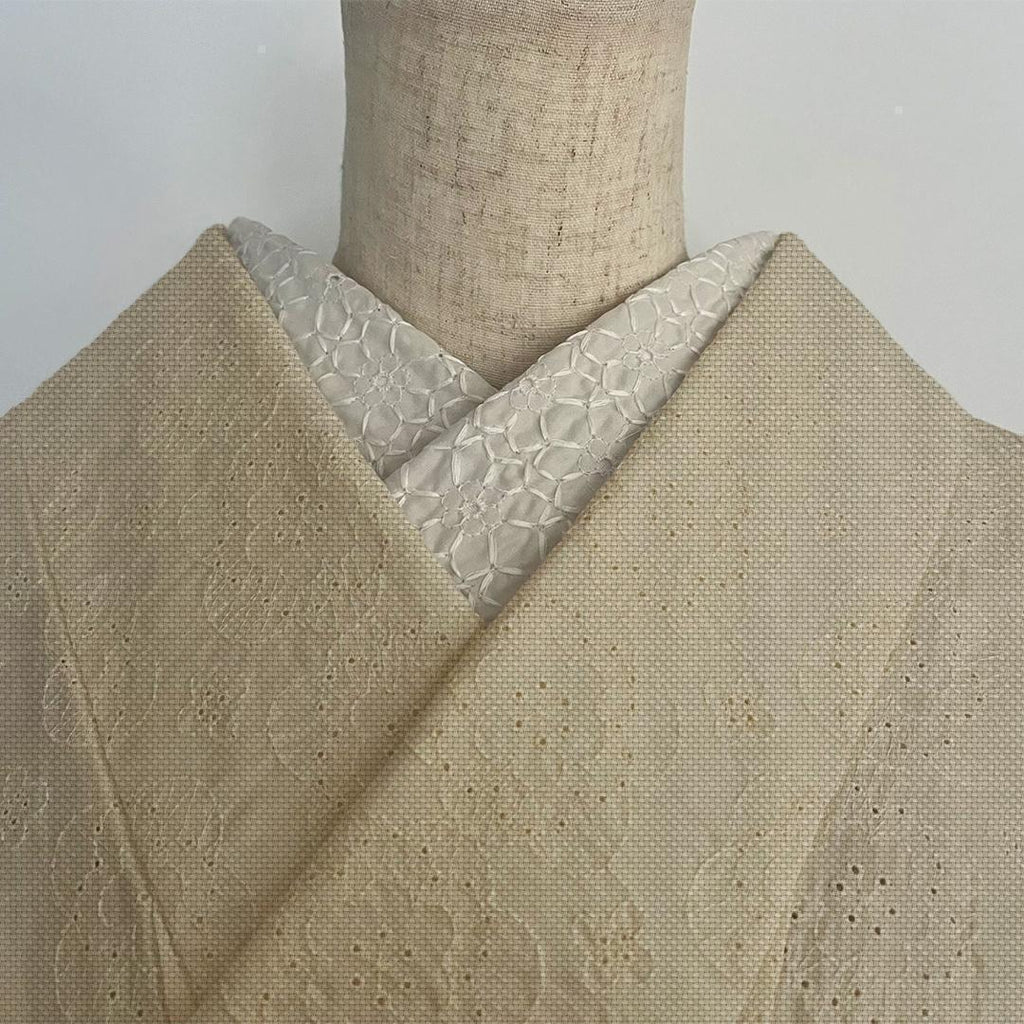 Haneri: Flower-embroidered cotton lace, greige. Washable cotton lace, natural.