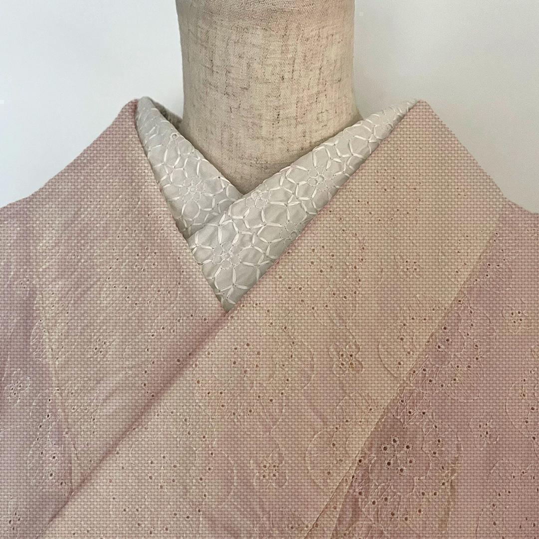 Haneri: Flower-embroidered cotton lace, greige. Washable cotton lace, natural.