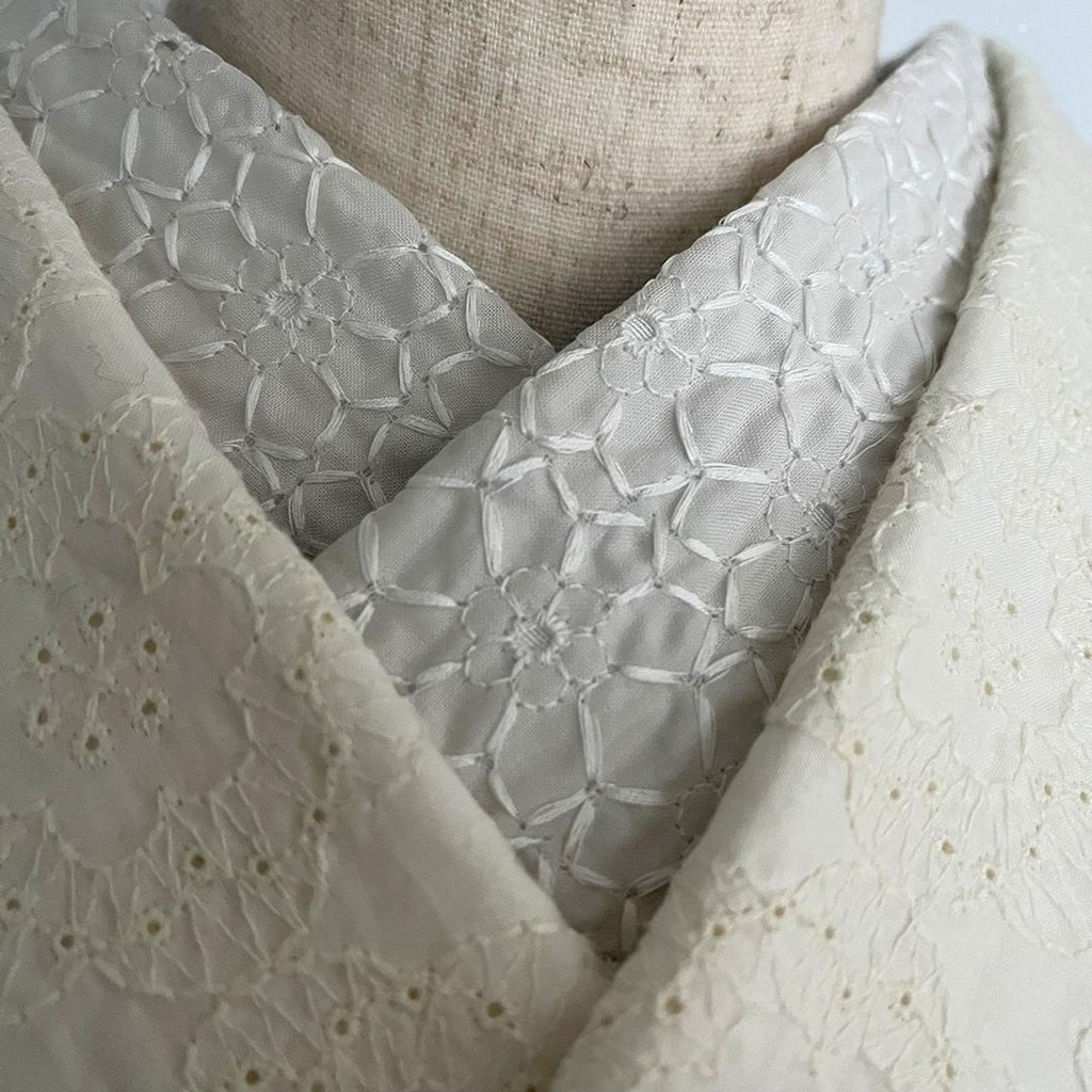 Haneri: Flower-embroidered cotton lace, greige. Washable cotton lace, natural.