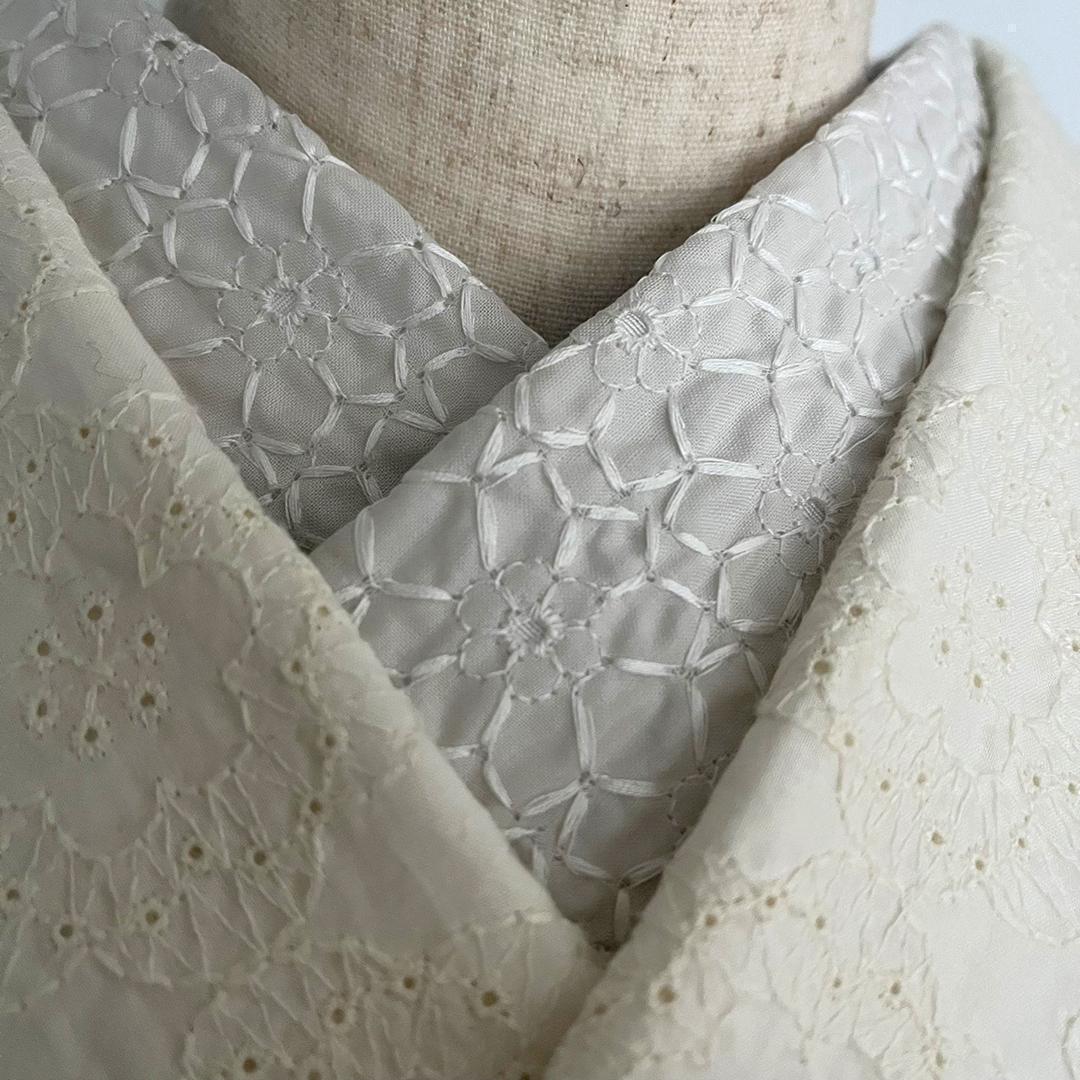 Haneri: Flower-embroidered cotton lace, greige. Washable cotton lace, natural.