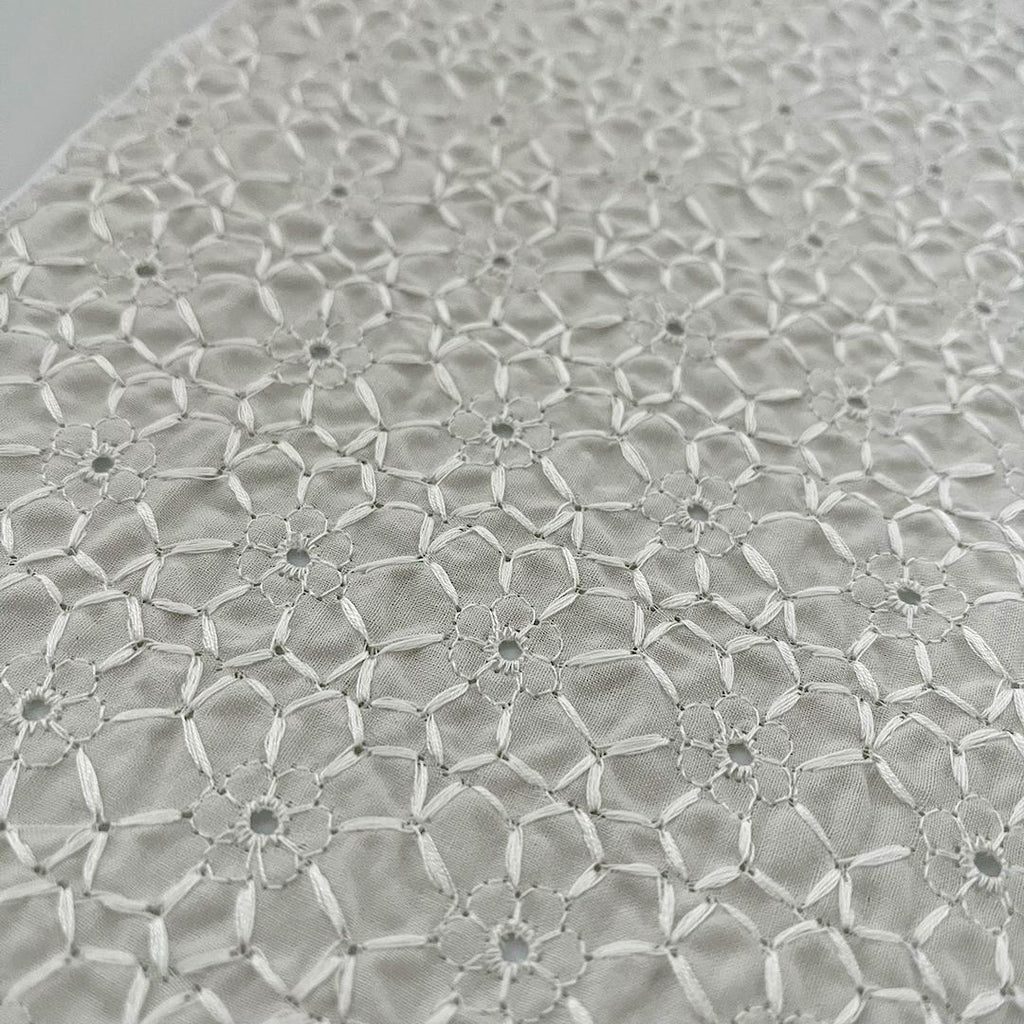 Haneri: Flower-embroidered cotton lace, greige. Washable cotton lace, natural.