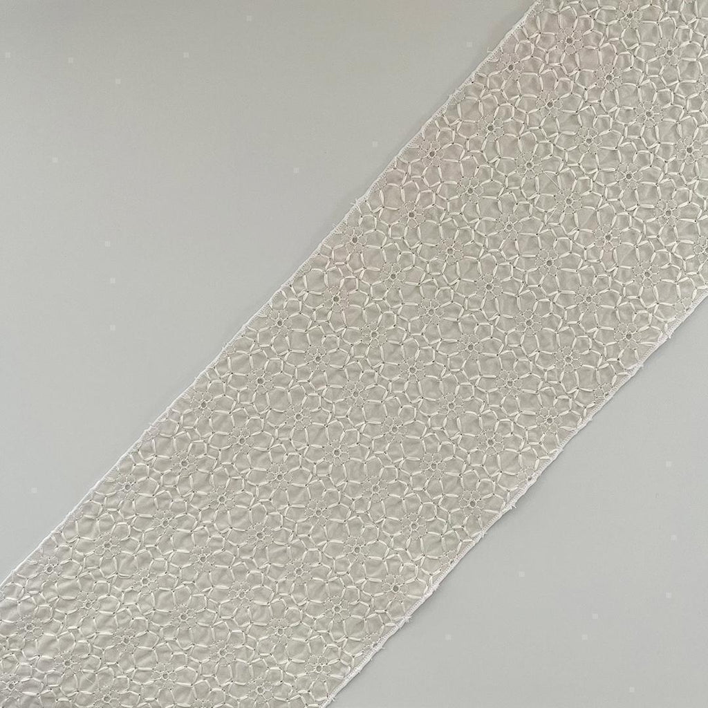 Haneri: Flower-embroidered cotton lace, greige. Washable cotton lace, natural.